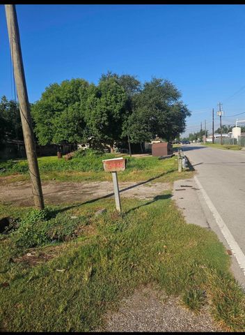 13938 Brownwood Street, Houston, TX 77015