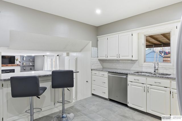 5306 S 105th Street, Omaha, NE 68127