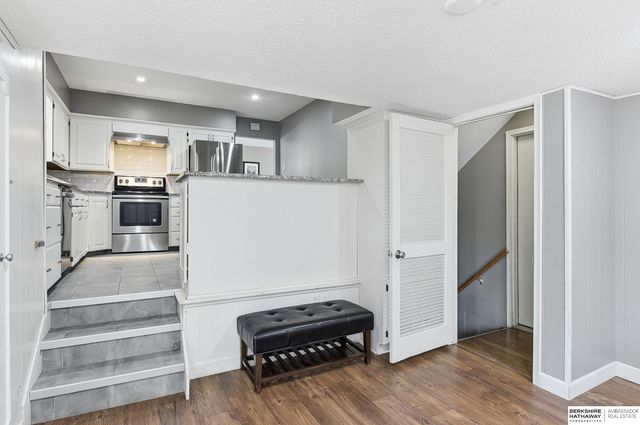 5306 S 105th Street, Omaha, NE 68127