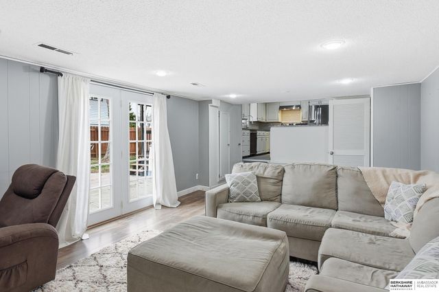 5306 S 105th Street, Omaha, NE 68127