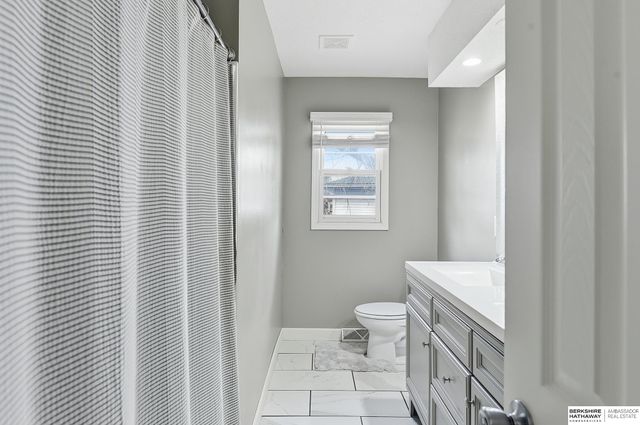 5306 S 105th Street, Omaha, NE 68127