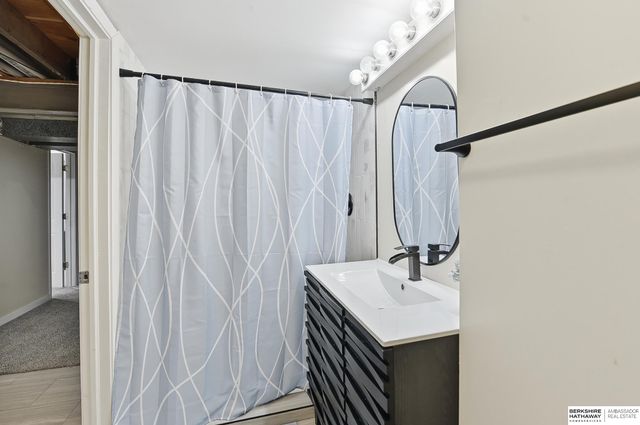 5306 S 105th Street, Omaha, NE 68127