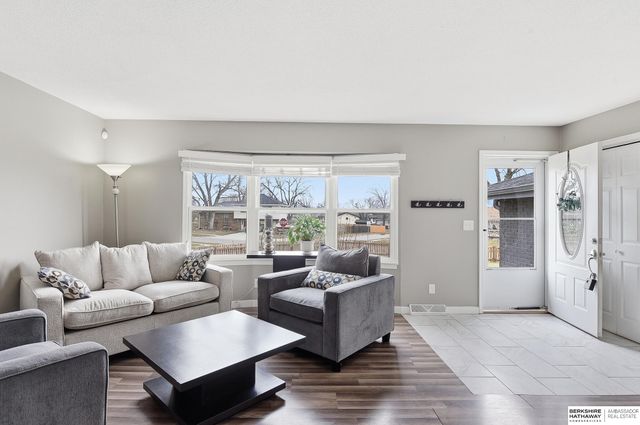 5306 S 105th Street, Omaha, NE 68127