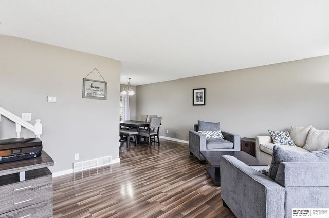 5306 S 105th Street, Omaha, NE 68127