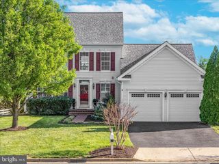 17124 MAGIC MOUNTAIN DR, Round Hill, VA 20141