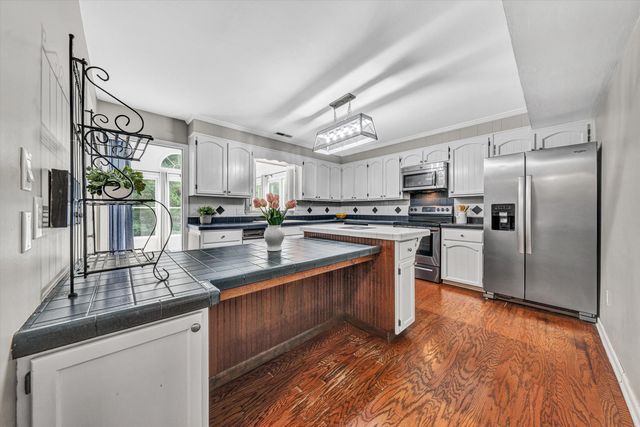 5211 Cherokee Hills DR, Salem, VA 24153