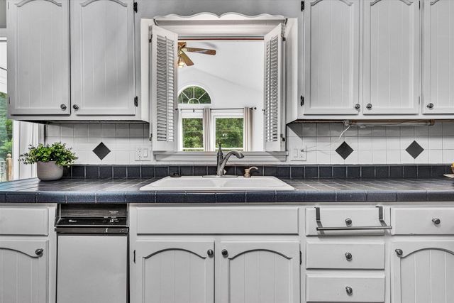 5211 Cherokee Hills DR, Salem, VA 24153