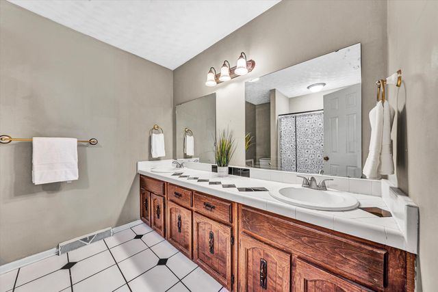 5211 Cherokee Hills DR, Salem, VA 24153