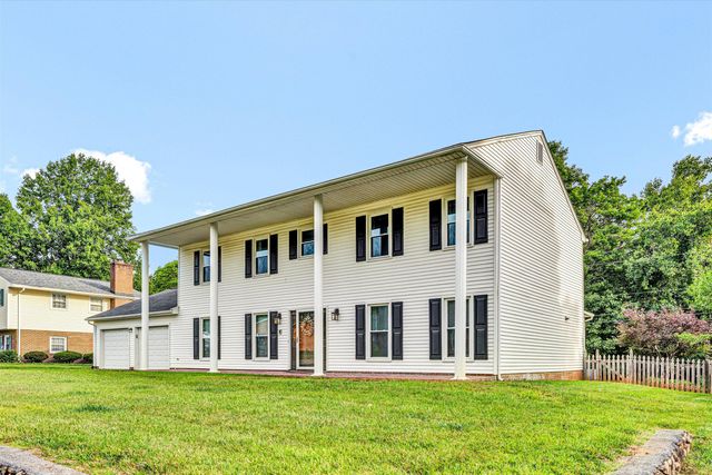 5211 Cherokee Hills DR, Salem, VA 24153