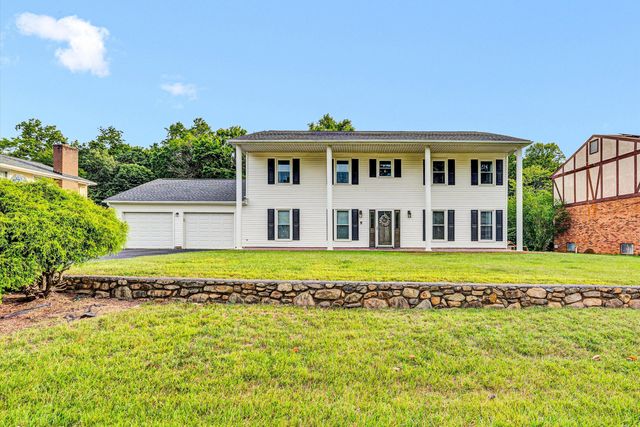 5211 Cherokee Hills DR, Salem, VA 24153
