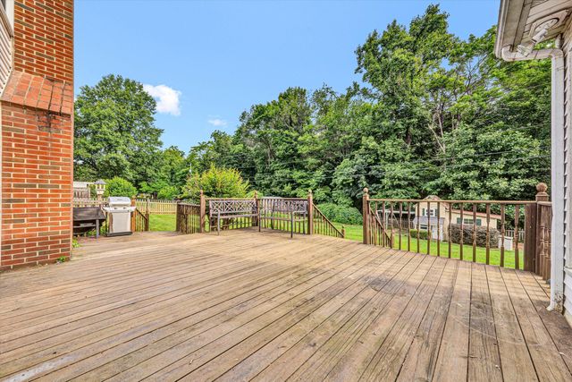 5211 Cherokee Hills DR, Salem, VA 24153