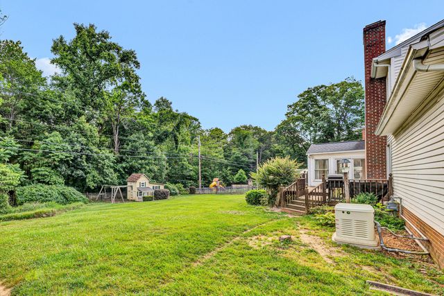 5211 Cherokee Hills DR, Salem, VA 24153