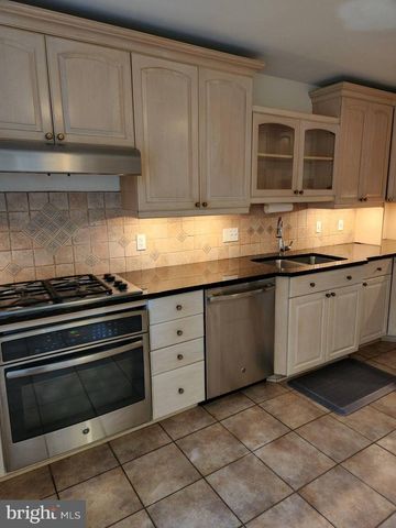 3916 48TH ST NW, Washington, DC 20016