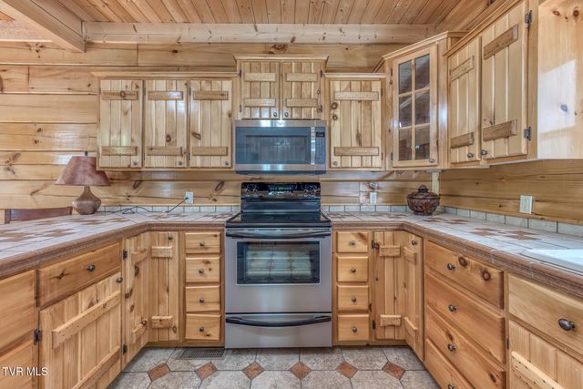 503 Bankers Bend, Mountain City, TN 37683