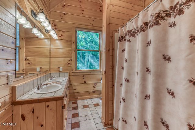 503 Bankers Bend, Mountain City, TN 37683