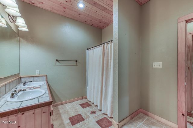 503 Bankers Bend, Mountain City, TN 37683
