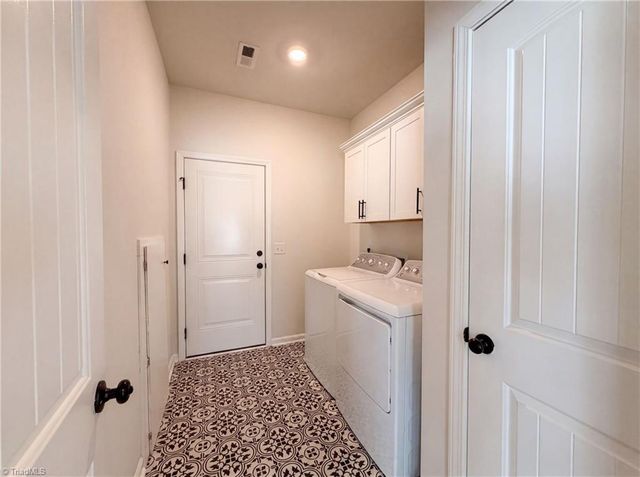 7463 Buckview Court, Kernersville, NC 27284