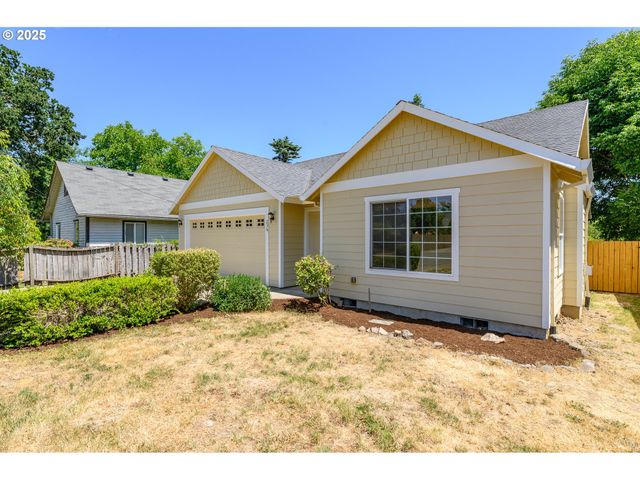236 N 6TH St, Carlton, OR 97111
