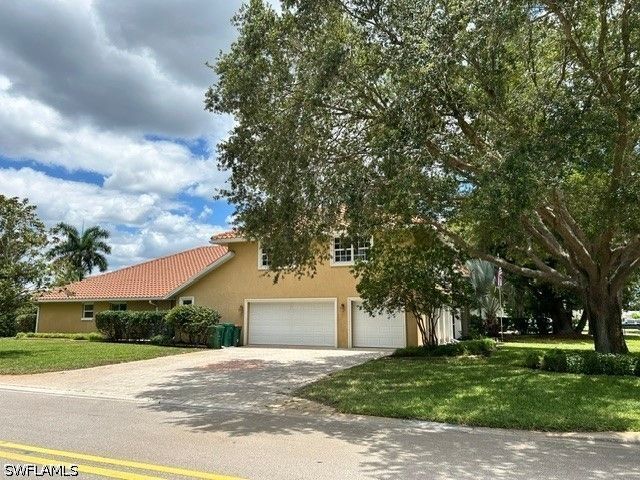 2312 Kings Lake BLVD, Naples, FL 34112