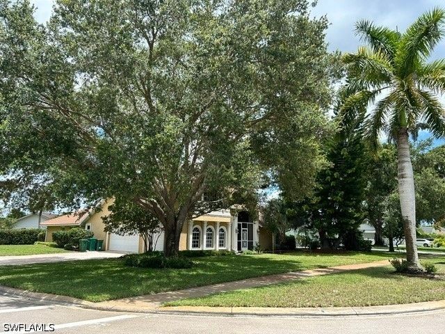 2312 Kings Lake BLVD, Naples, FL 34112