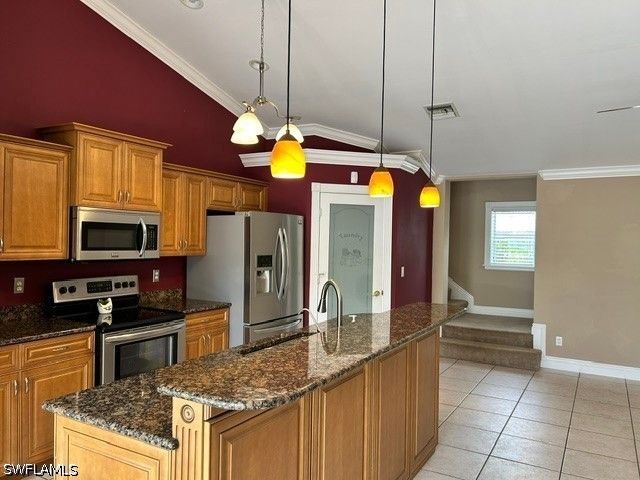 2312 Kings Lake BLVD, Naples, FL 34112
