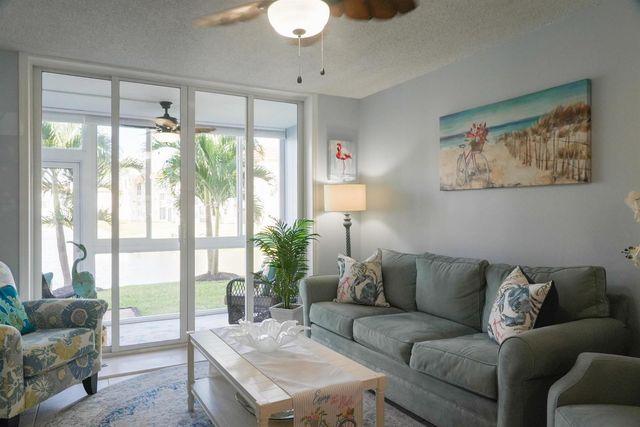 8901 Sunrise Lakes Boulevard 105, Sunrise, FL 33322