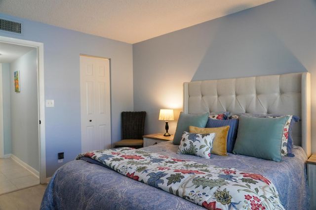 8901 Sunrise Lakes Boulevard 105, Sunrise, FL 33322