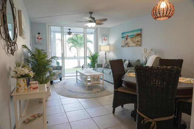 8901 Sunrise Lakes Boulevard 105, Sunrise, FL 33322