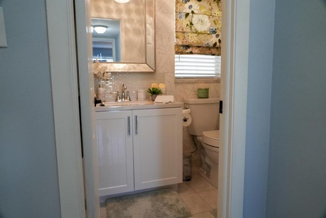 8901 Sunrise Lakes Boulevard 105, Sunrise, FL 33322