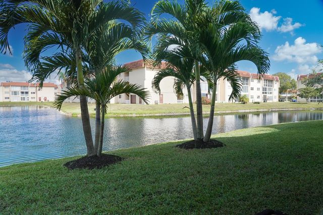 8901 Sunrise Lakes Boulevard 105, Sunrise, FL 33322