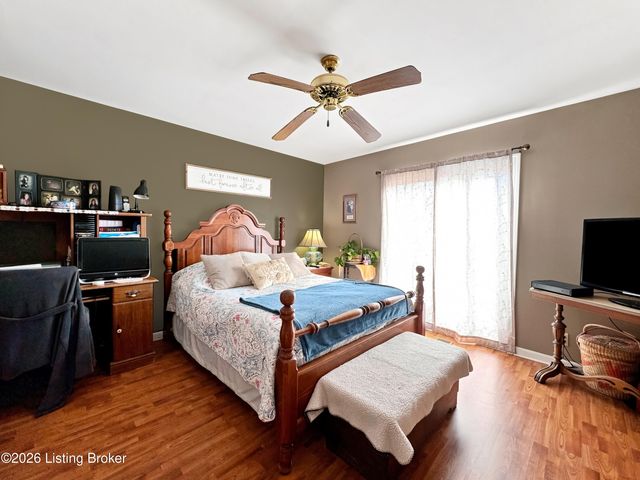 181 Spring Lake Ct, Louisville, KY 40229