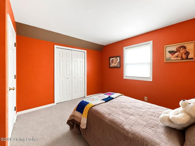 181 Spring Lake Ct, Louisville, KY 40229
