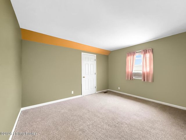 181 Spring Lake Ct, Louisville, KY 40229