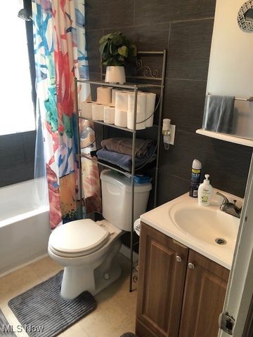 13104 Wainfleet Avenue, Cleveland, OH 44135