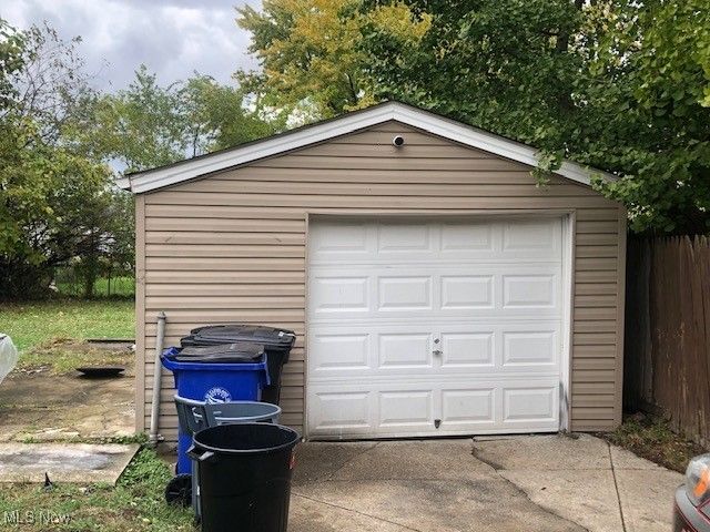 13104 Wainfleet Avenue, Cleveland, OH 44135