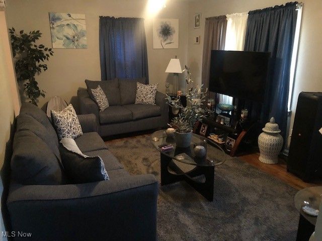 13104 Wainfleet Avenue, Cleveland, OH 44135