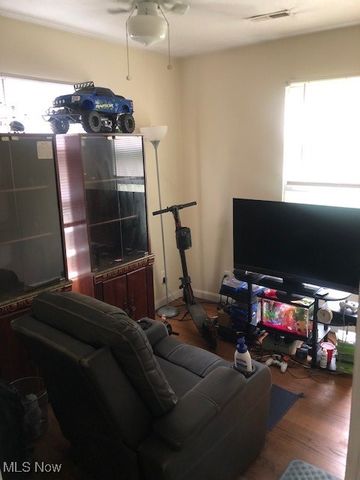 13104 Wainfleet Avenue, Cleveland, OH 44135