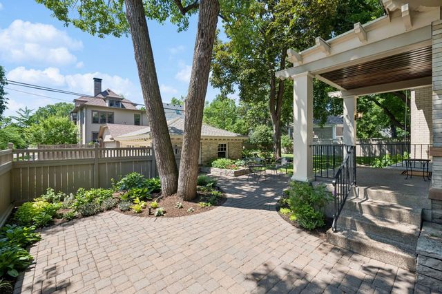 1790 Irving Avenue S, Minneapolis, MN 55403