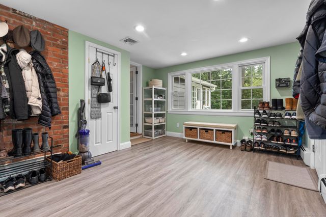 24 Saw Mill Lane, Avon, CT 06001