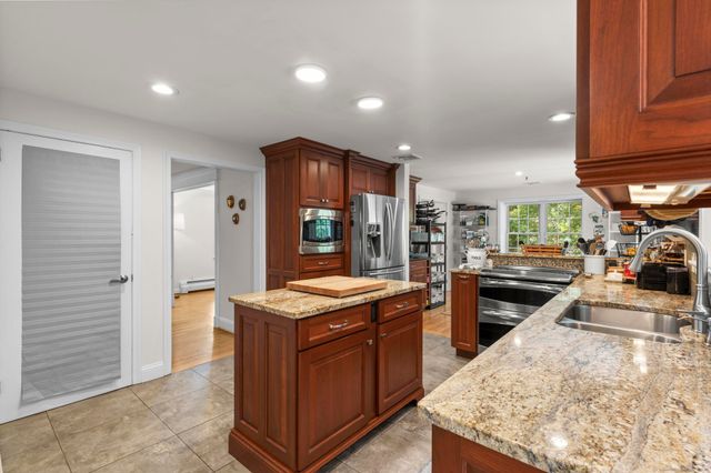 24 Saw Mill Lane, Avon, CT 06001