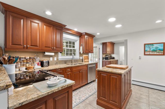 24 Saw Mill Lane, Avon, CT 06001