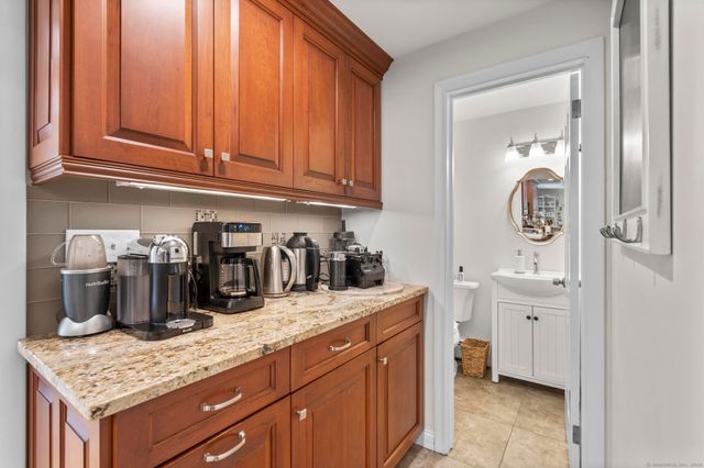 24 Saw Mill Lane, Avon, CT 06001