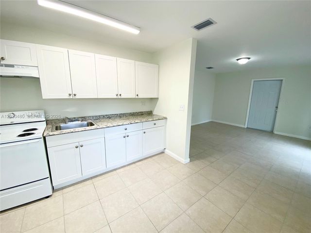 1121 NW 4 Street, Miami, FL 33128
