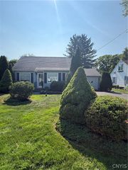 119 Rockland Drive, Clay, NY 13212