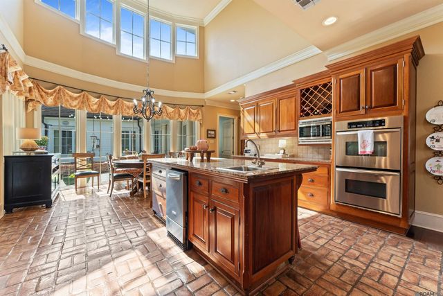 212 Iberville St, Donaldsonville, LA 70346