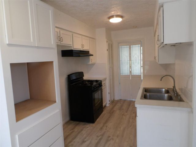 2008 Williamsburg Court N, League City, TX 77573