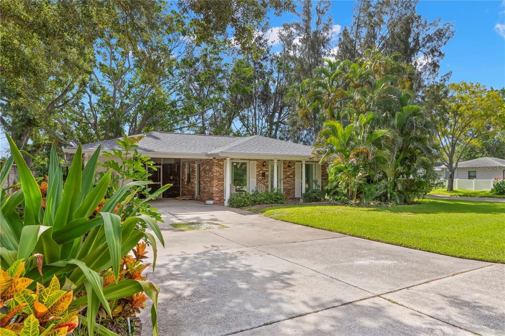 8431 RIVERSIDE DRIVE NE, St Petersburg, FL 33702