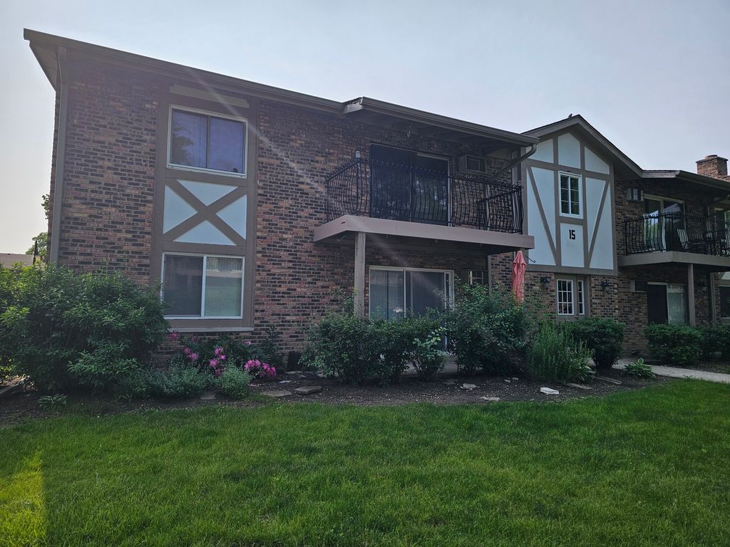 9S120 Lake Drive 15-101, Willowbrook, IL 60527