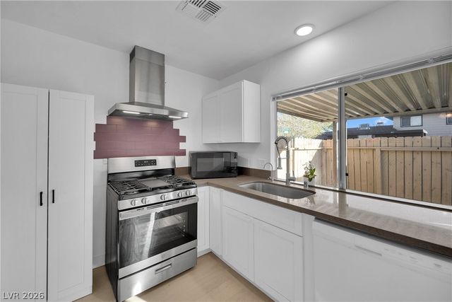 6154 Meadow Vista Lane, Las Vegas, NV 89103