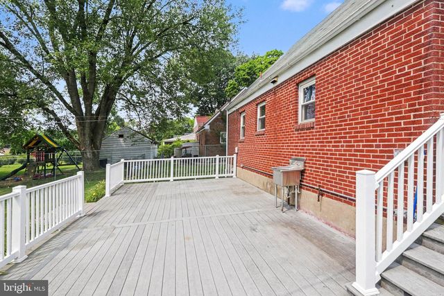 3221 MEADOW LN, Harrisburg, PA 17109